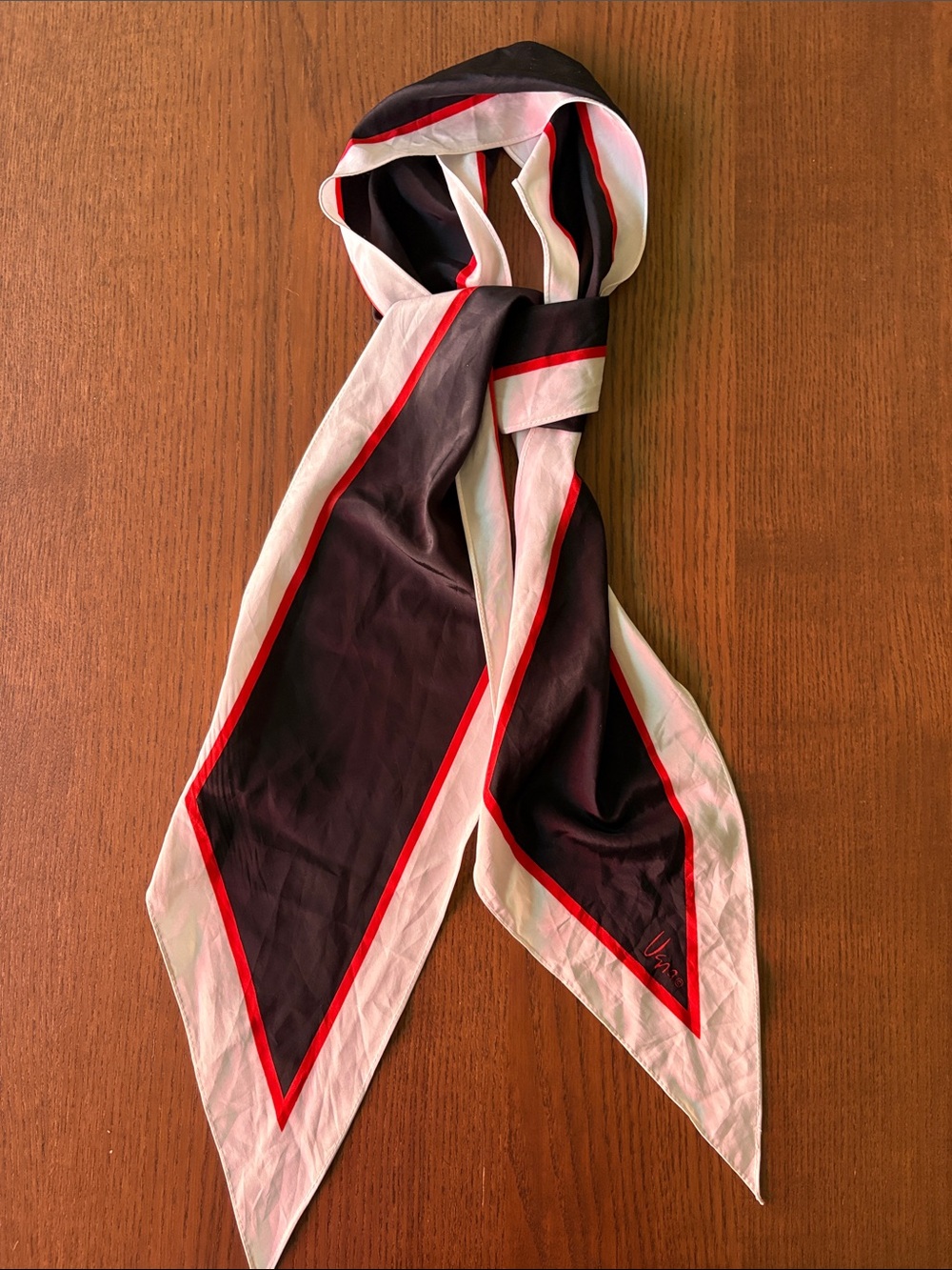 VERA NEUMANN - Classic Black and White Silk-Feel Scarf with Red Trim